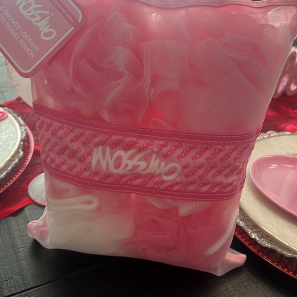 NWT Mossimo 6 shower Loofahs with travel bag Pink 💕🛍️💕🛍️💕 - Picture 2 of 8